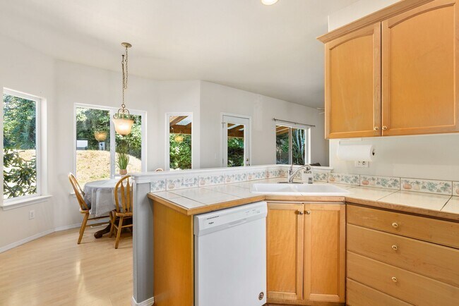 Building Photo - 3 Bd., 2.5 B., home near Barkley Village s...
