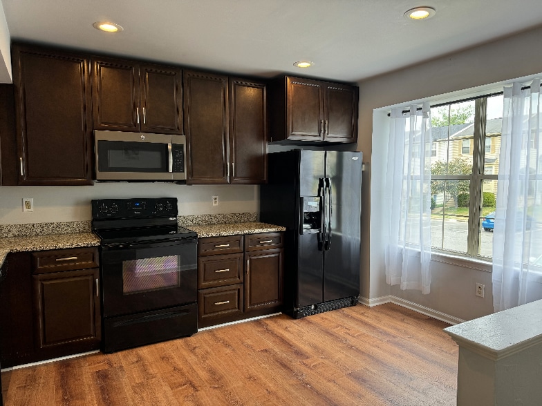 Building Photo - 3065 Antrim Cir
