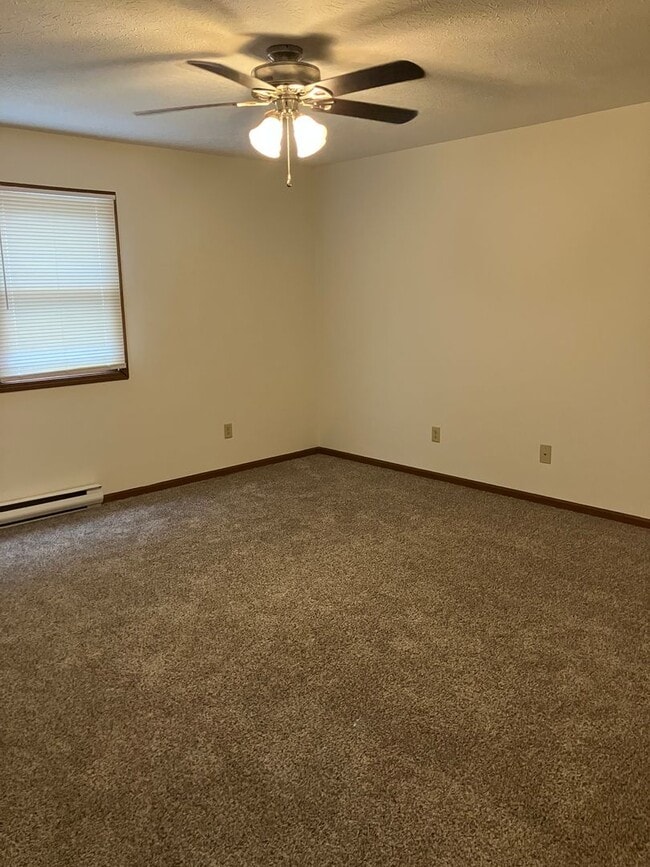Building Photo - Troy Crossing - 2 Bedroom & 1.5 Bath Townh...
