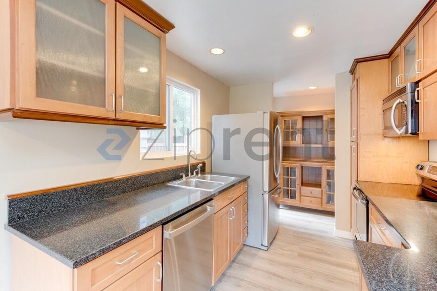 Building Photo - 3733 88th Ave SE