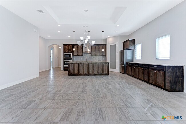 Building Photo - 620 Carriage House