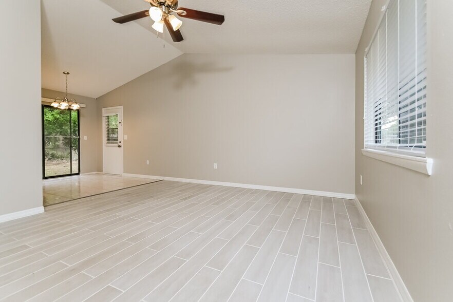 Building Photo - 2912 Crane Ave