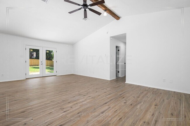 Building Photo - Cozy Home –  FULLY UPDATED