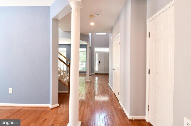 Building Photo - 1007 Wright Ct