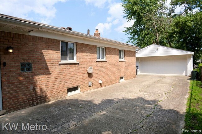 Building Photo - 1205 Alvin St