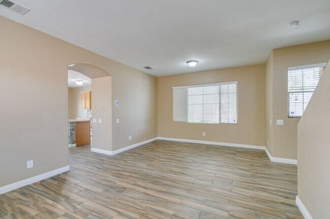 Building Photo - GORGEOUS 2 STORY HOME*4 BEDROOMS*TONS OF U...