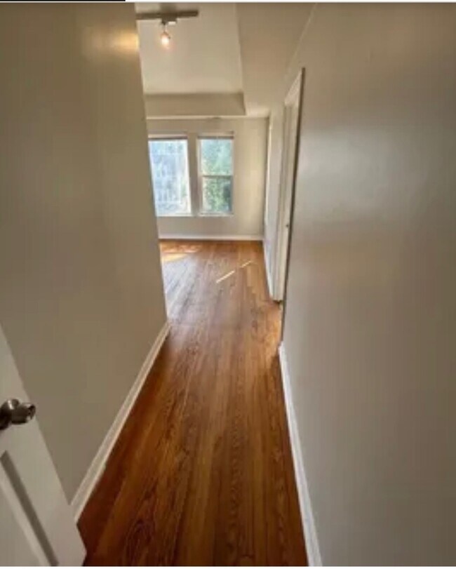 Building Photo - 6850 S Dante Ave