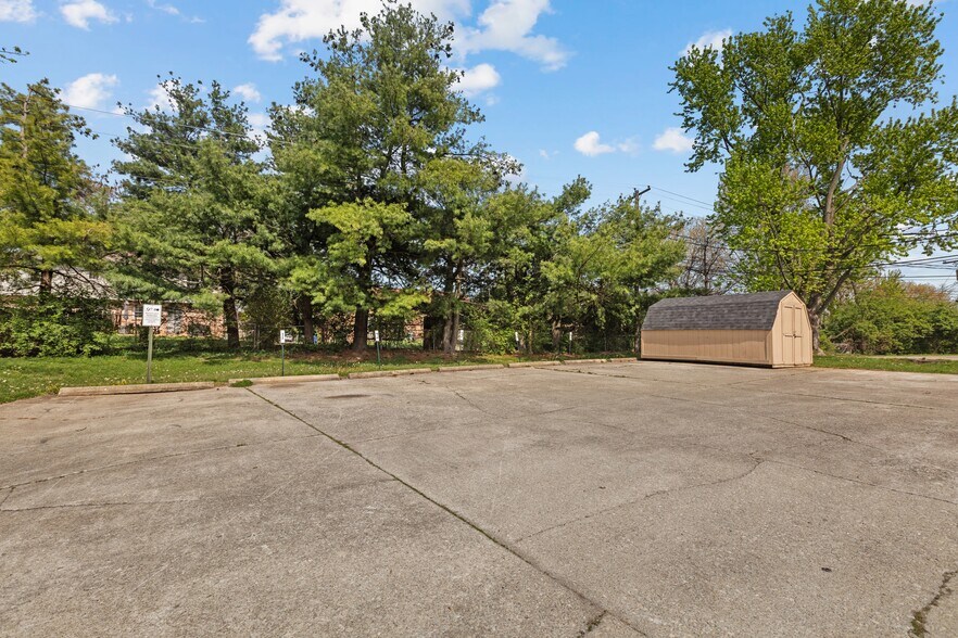 Parking Lot - 413 Lenney Dr