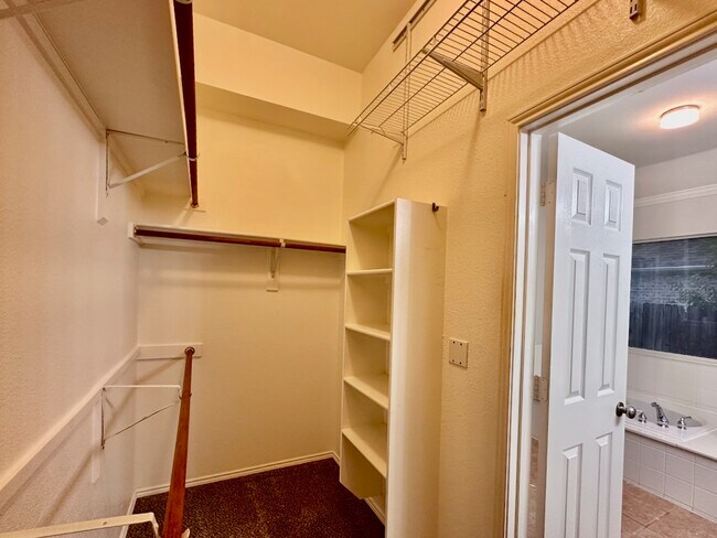 Building Photo - 5016 Springflower Dr