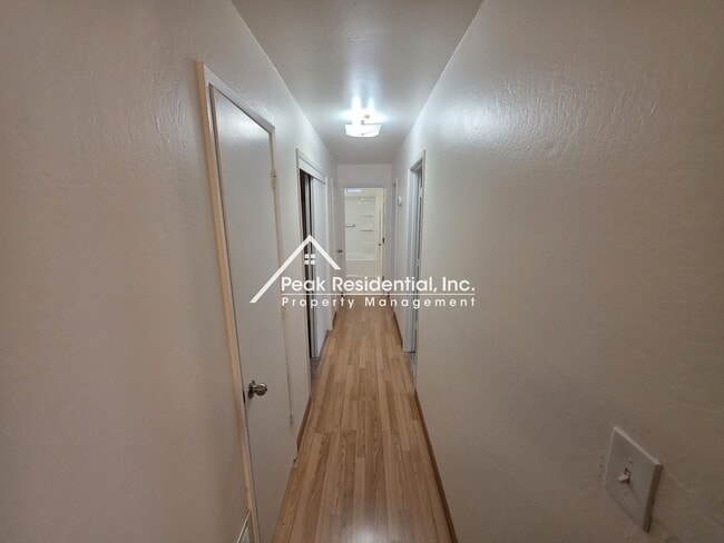 Building Photo - Nice Sacramento 2bd/1ba Duplex!