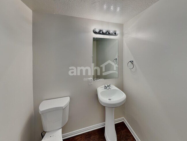 Building Photo - 1454 Fowler Ave