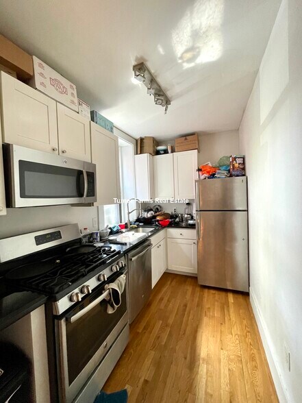 Building Photo - 40 Cedar St