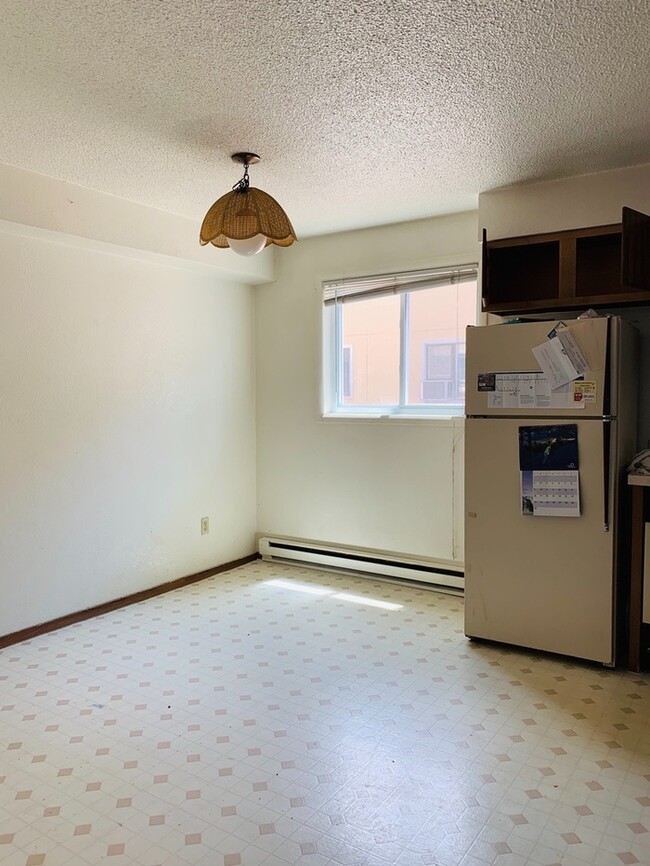 Building Photo - Cozy 2 Bed/1 Bath Apartment in North Lovel...