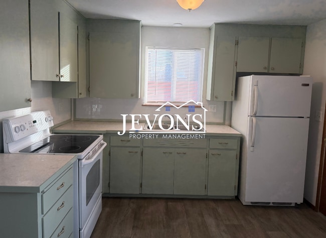 Building Photo - $250 Off First Month's Rent! Easy access to Nob Hill Blvd, 16th Ave, and Summitview Ave for commu...