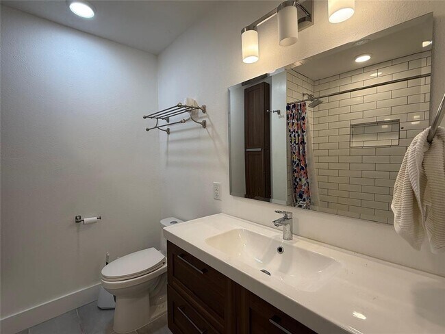 Building Photo - 5814 Gloucester Ln