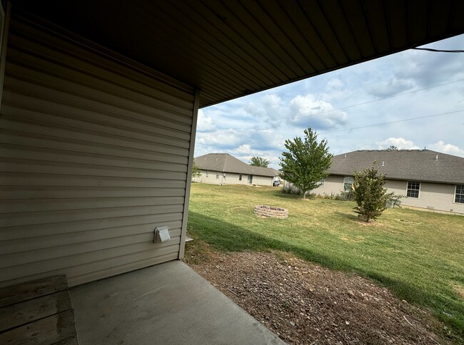Building Photo - 128 W Terrace Ct