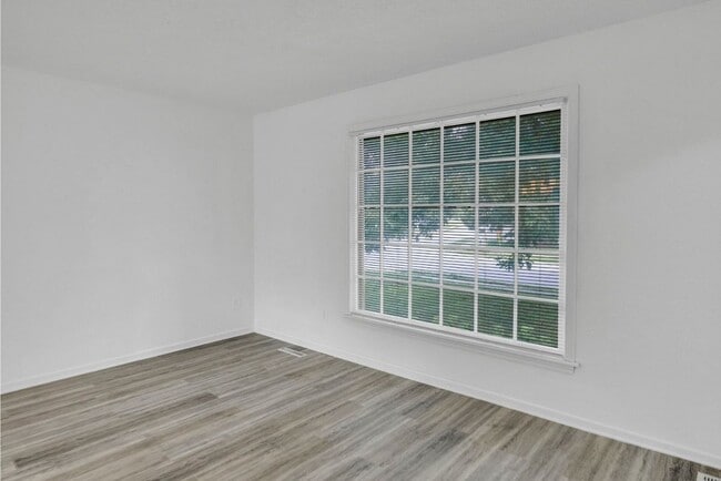 Building Photo - 405 S Montclaire Dr
