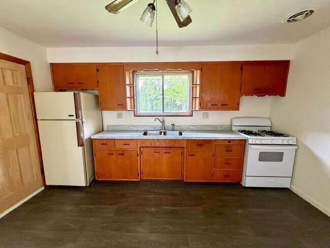 Building Photo - 1001 Basilone Dr