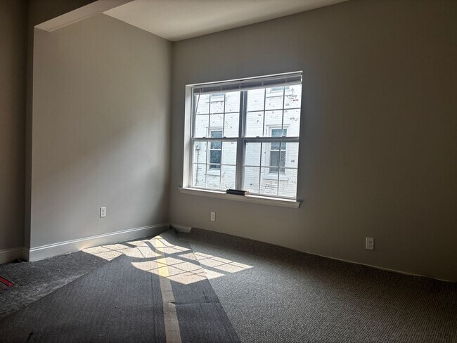 Building Photo - 108 W Main St