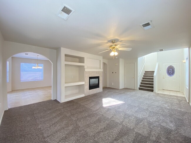 Building Photo - GATED COMMUNITY - 3 Bedroom w/Loft