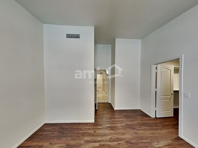 Building Photo - 7830 E Onza Ave