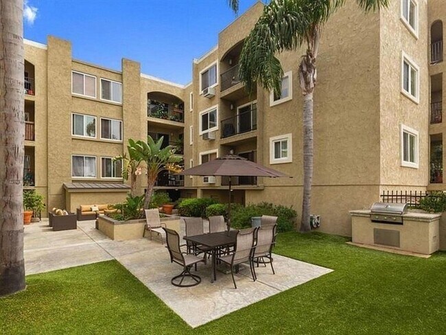Building Photo - Modern 2BR/2BA Hillcrest Condo with Private Balcony & Amenities
