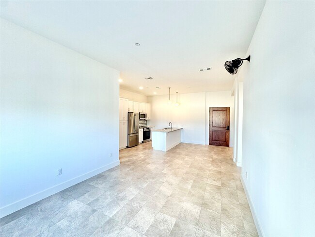 Building Photo - 2102 Mechanic St