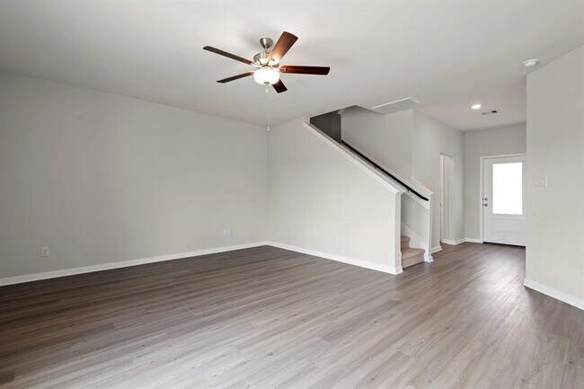 Building Photo - 413 Polly Grv Dr