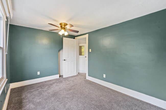 Building Photo - 366 N Main St