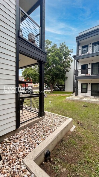 Building Photo - 3101 Govalle Ave