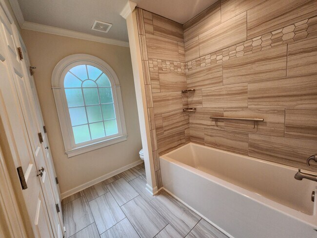 Building Photo - Executive Rental in Lake Redwine Community, 4 Bedrooms and 2.5 Baths 2 Car Garage - Newnan, GA