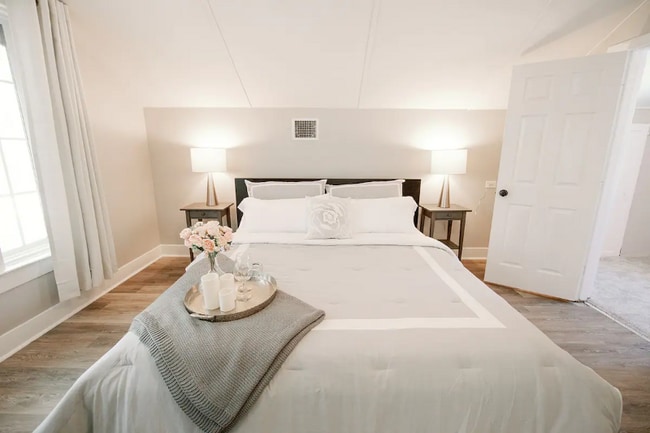 Building Photo - 1002 W Mulberry Ave