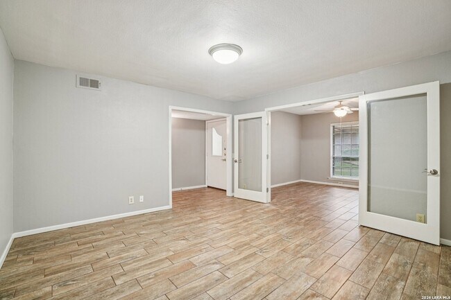 Building Photo - 6106 Vance Jackson Rd