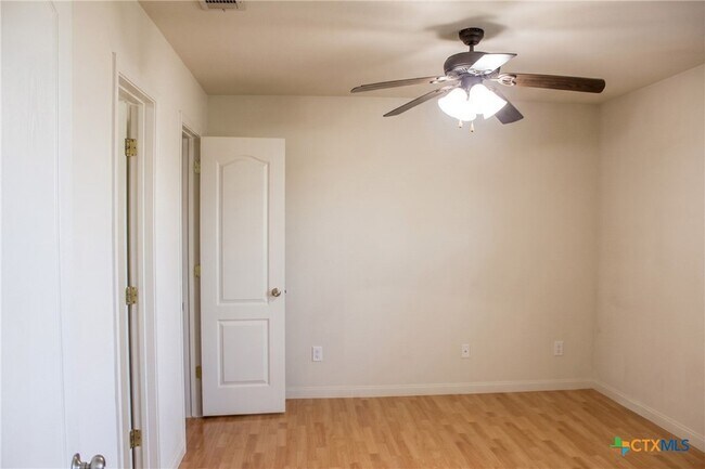 Building Photo - 413 Brittney Way