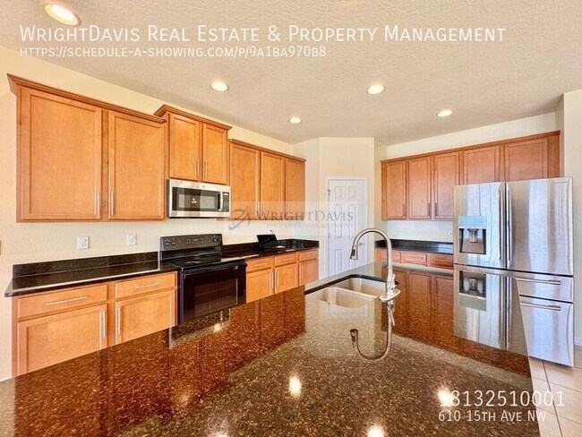 Building Photo - 610 15th Ave NW