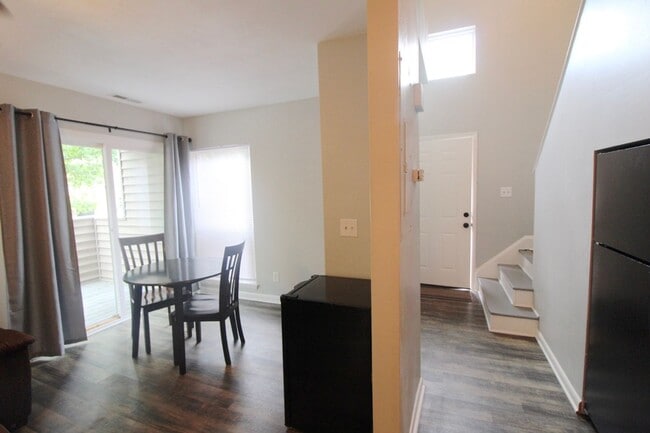 Building Photo - 1384 Bradley Dr