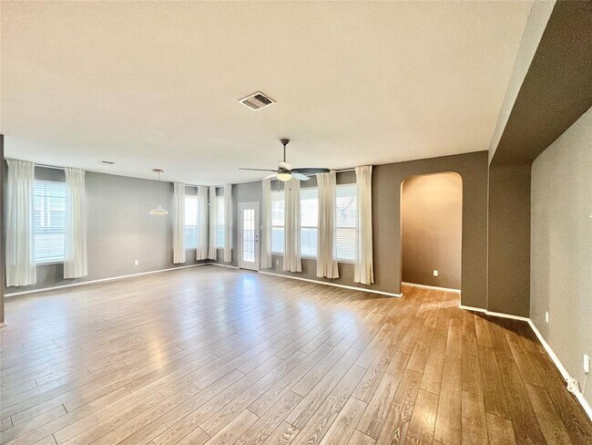 Building Photo - 5813 Sardinia Dr