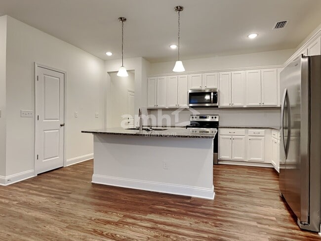 Building Photo - 118 Banyan Frst Dr