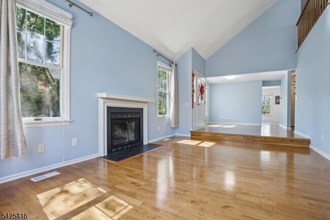 Building Photo - 14 Exeter Rd