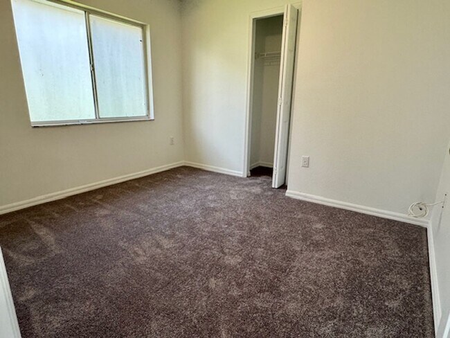 Building Photo - 838 Hillcrest Dr
