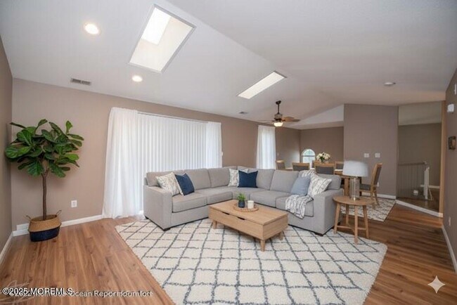 Building Photo - 174 Tulip Ln