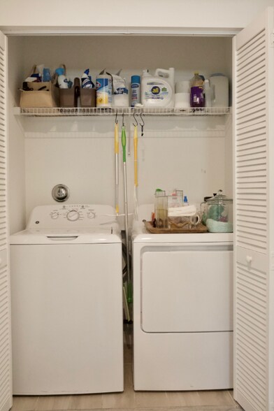 Building Photo - 1011 White Oak Ter