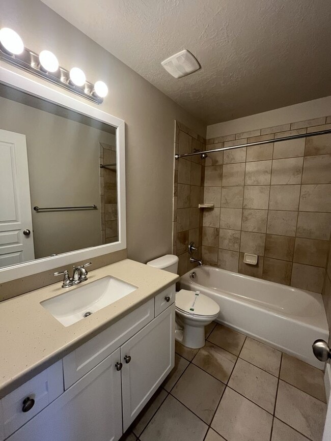 Building Photo - 1 MONTH FREE- 3 Bed, 2.5 Bath Townhome in Pleasant Grove