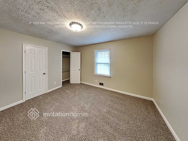 Building Photo - 4141 Hickory Dr