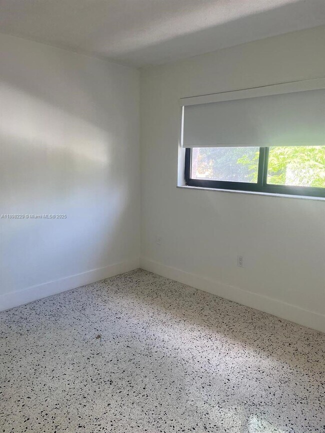 Building Photo - 1484 NW 15th Ave