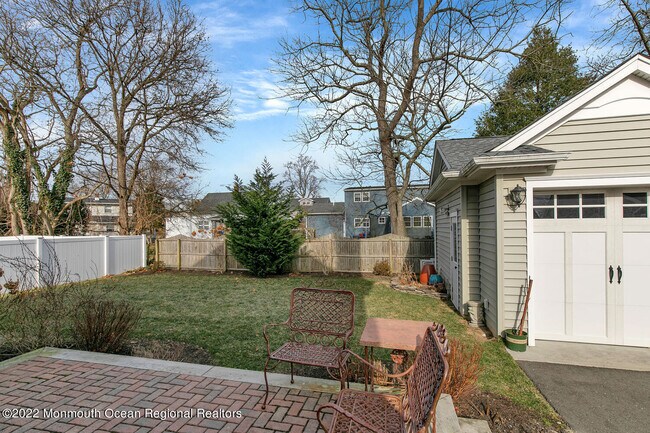 Building Photo - 812 Claridge Dr