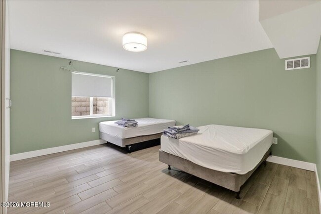 Building Photo - 475 Monmouth Pl