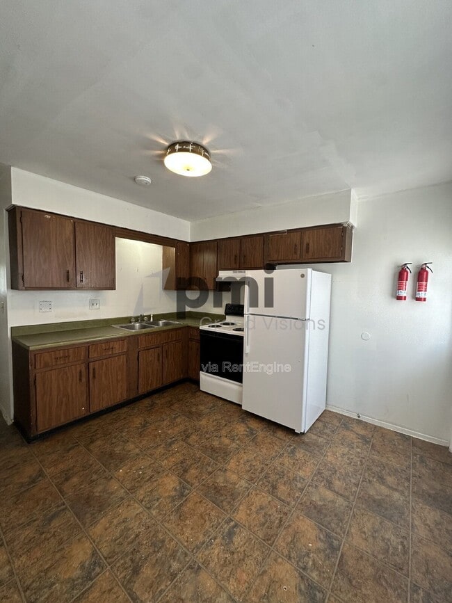 Building Photo - 1612 University Dr