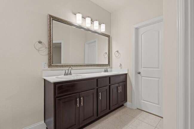 Building Photo - 7822 Cottonwood Dr