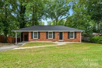 Building Photo - 332 Seneca Pl